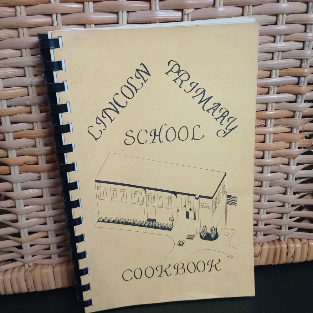 Lincoln Primary School Spiral Cookbook‎ Vintage North Carolina ? Illinois ?